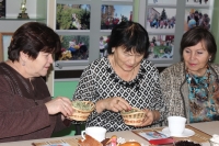 У самовара мы и наши друзья У самовара мы и наши друзья