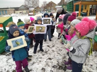 Не велика птичка, а свой праздник знает… Не велика птичка, а свой праздник знает…
