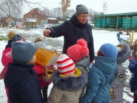 Не велика птичка, а свой праздник знает… Не велика птичка, а свой праздник знает…