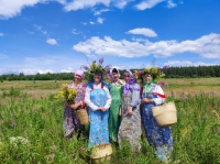 А у лета зелёное платье А у лета зелёное платье